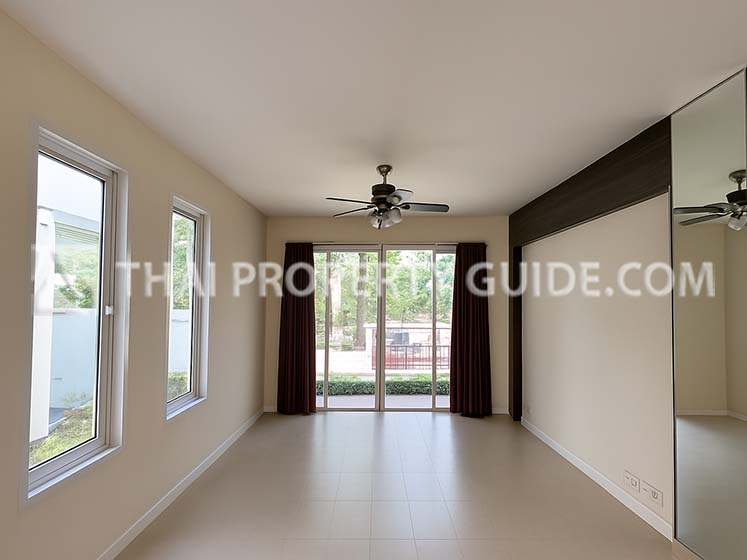 House with Shared Pool in Bangnatrad 